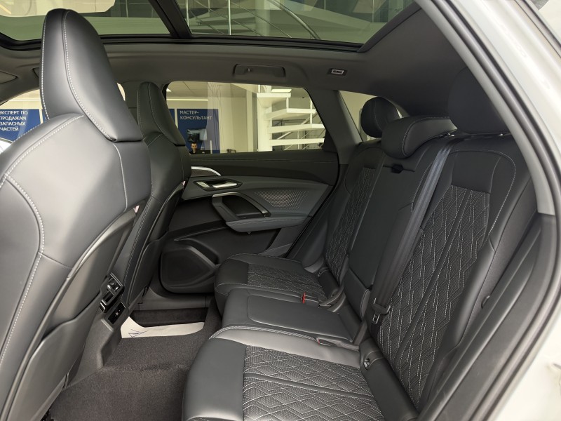 Audi Q5L 2.0 AMT, 2026 