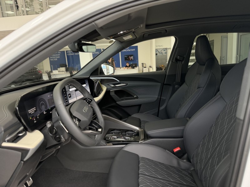 Audi Q5L 2.0 AMT, 2026 