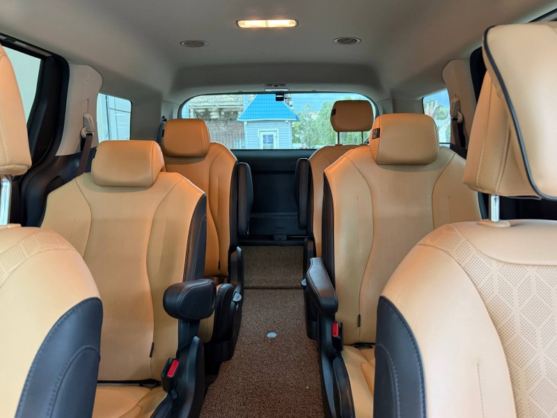 Kia Carnival 2.2 AT, 2021, 93 200 км 