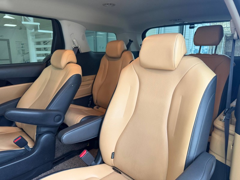 Kia Carnival 2.2 AT, 2021, 93 200 км 