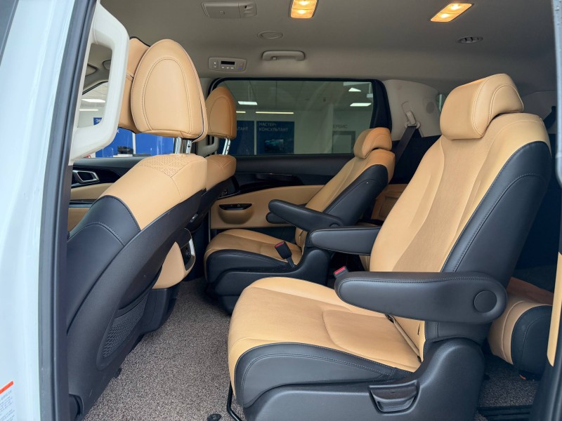 Kia Carnival 2.2 AT, 2021, 93 200 км 