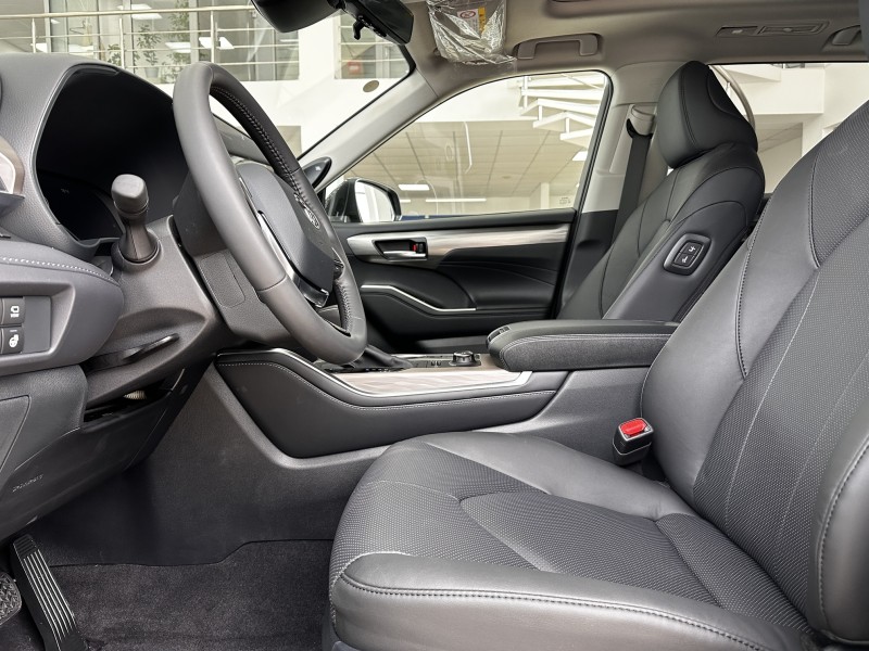 Toyota Highlander 2.0 AT, 2025 год черный