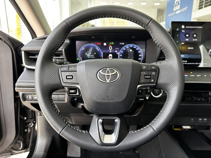 Toyota Camry 2.0 CVT, 2025 год