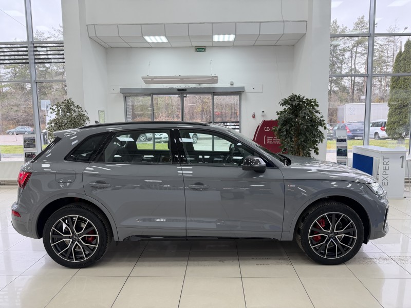 Audi Q5L 2.0 AMT, 2025 год