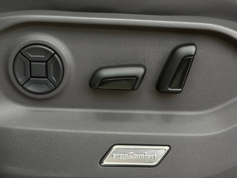 Volkswagen Touareg 2.0 AT, 2025