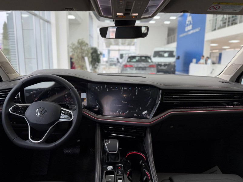 Volkswagen Touareg 2.0 AT, 2025