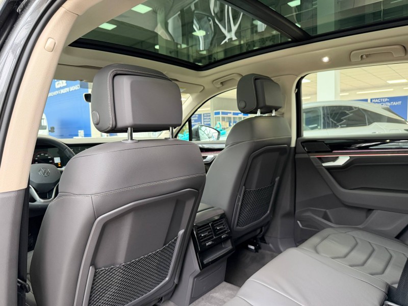 Volkswagen Touareg 2.0 AT, 2025