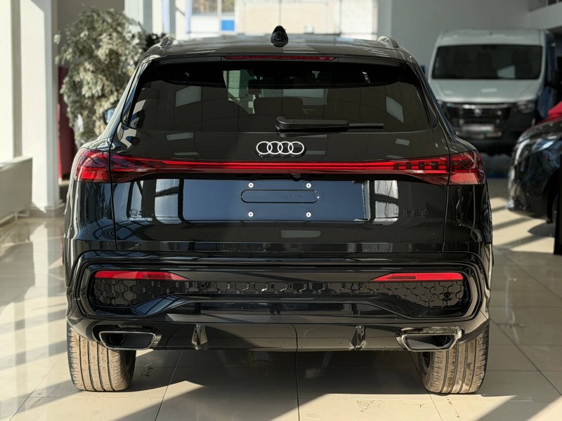 Audi Q5L 2.0 AMT, 2026