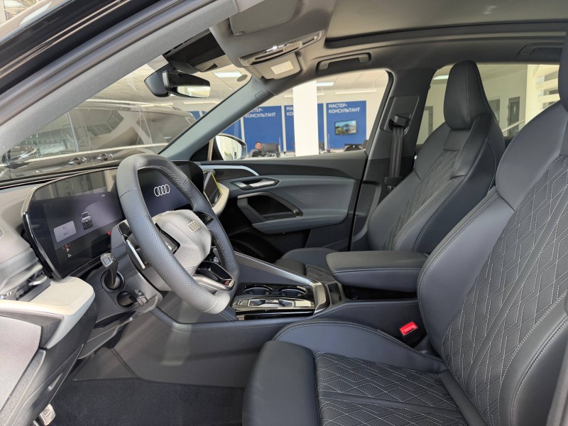 Audi Q5L 2.0 AMT, 2026