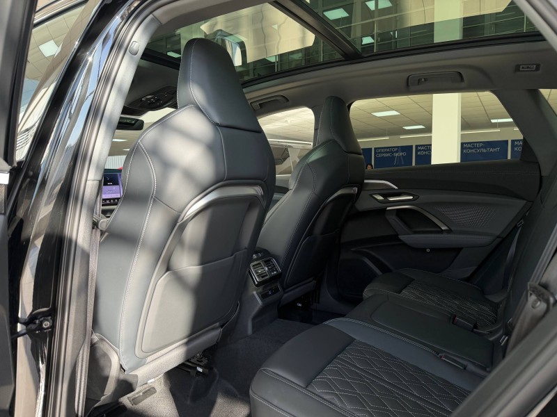 Audi Q5L 2.0 AMT, 2026