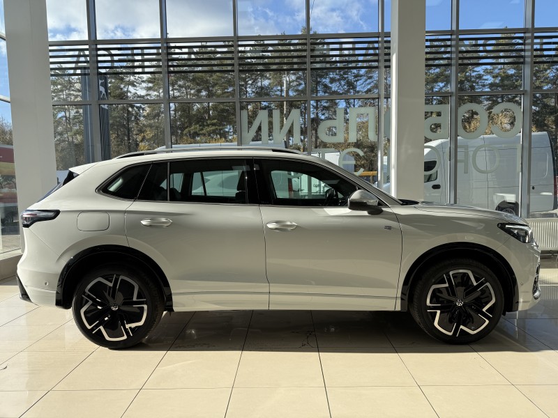Volkswagen Tiguan L Pro, 2.0 AMT, 2025 белый