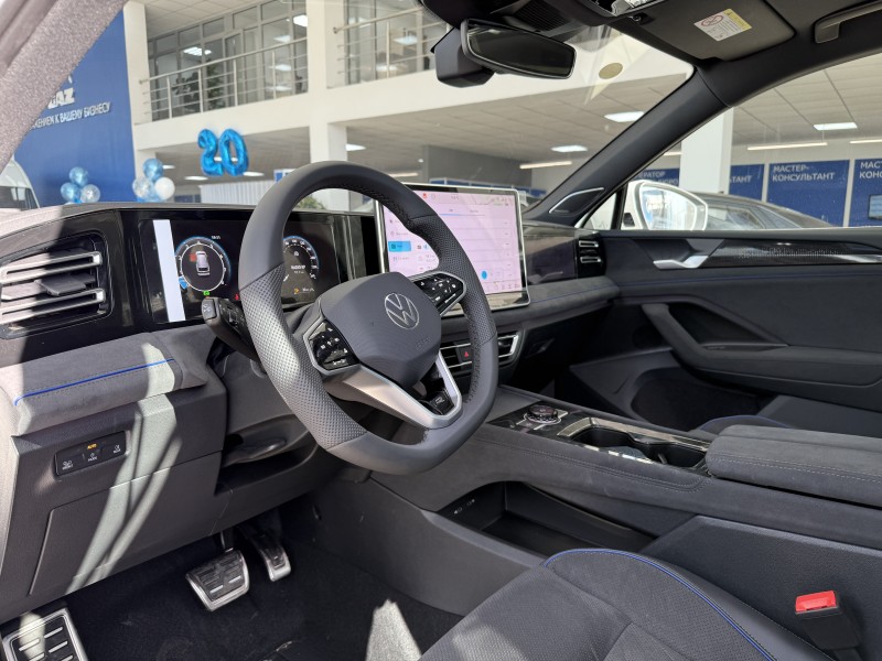 Volkswagen Tiguan L Pro, 2.0 AMT, 2025 белый