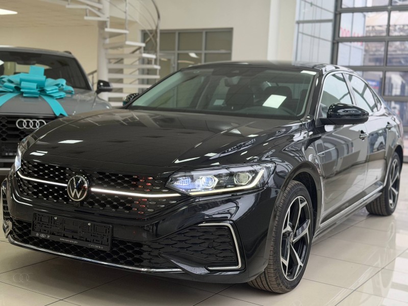 Volkswagen Passat 2.0 AMT, 2024