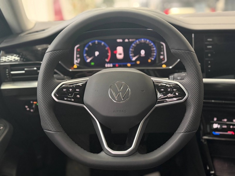 Volkswagen Passat 2.0 AMT, 2024